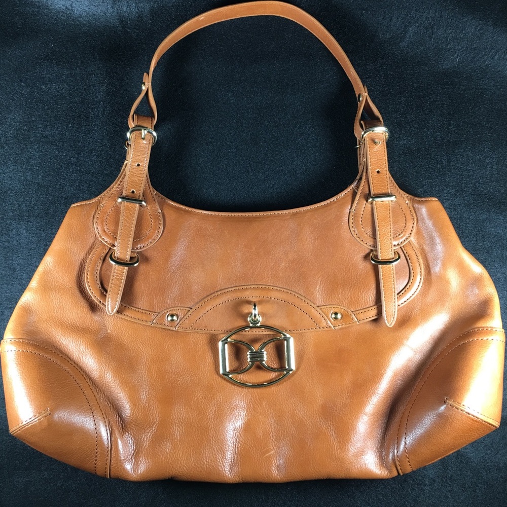 DKNY LEATHER SHOULDER BAG.